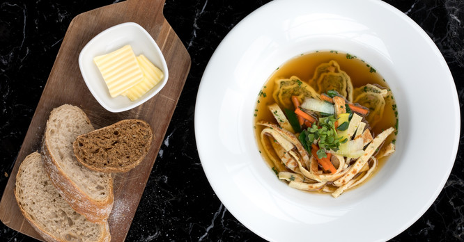 Wyndham Hotel Stuttgart Airport Messe Restaurant Rinderkraftbrühe mit Einlage