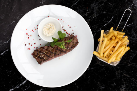 Wyndham Hotel Stuttgart Airport Messe Restaurant Steak with Fries