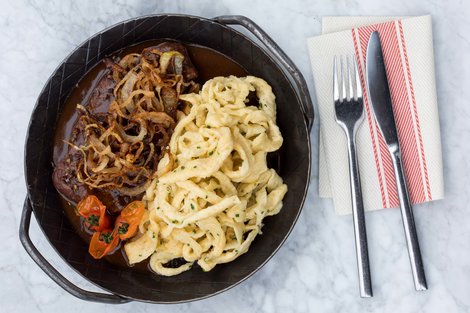 Wyndham Hotel Stuttgart Airport Messe Restaurant Zwiebelrostbraten mit Spätzle