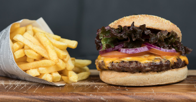 Wyndham Hotel Stuttgart Airport Messe Restaurant Großer WYNDHAM Burger