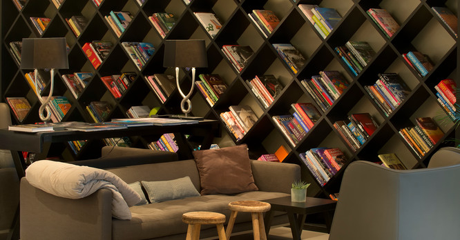 Wyndham Hotel Stuttgart Airport Messe Lobby Bibliothek