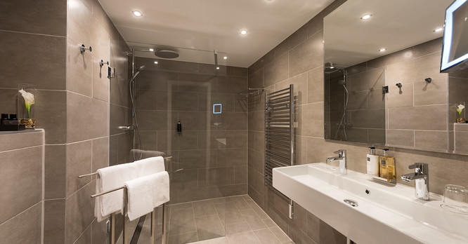 Wyndham Hotel Stuttgart Airport Messe bathroom suite